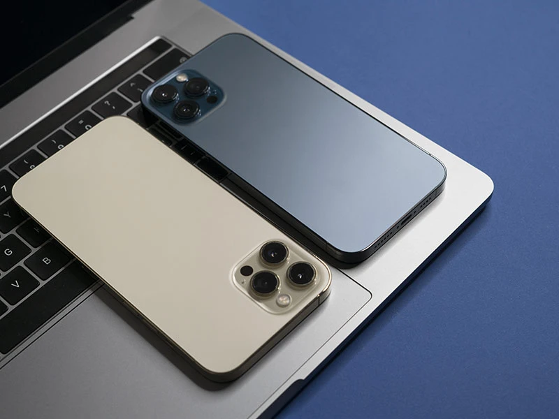 APPLE iPhone 16 Pro 256GB White Titanium (2024) - Reconditionné - Excellent état