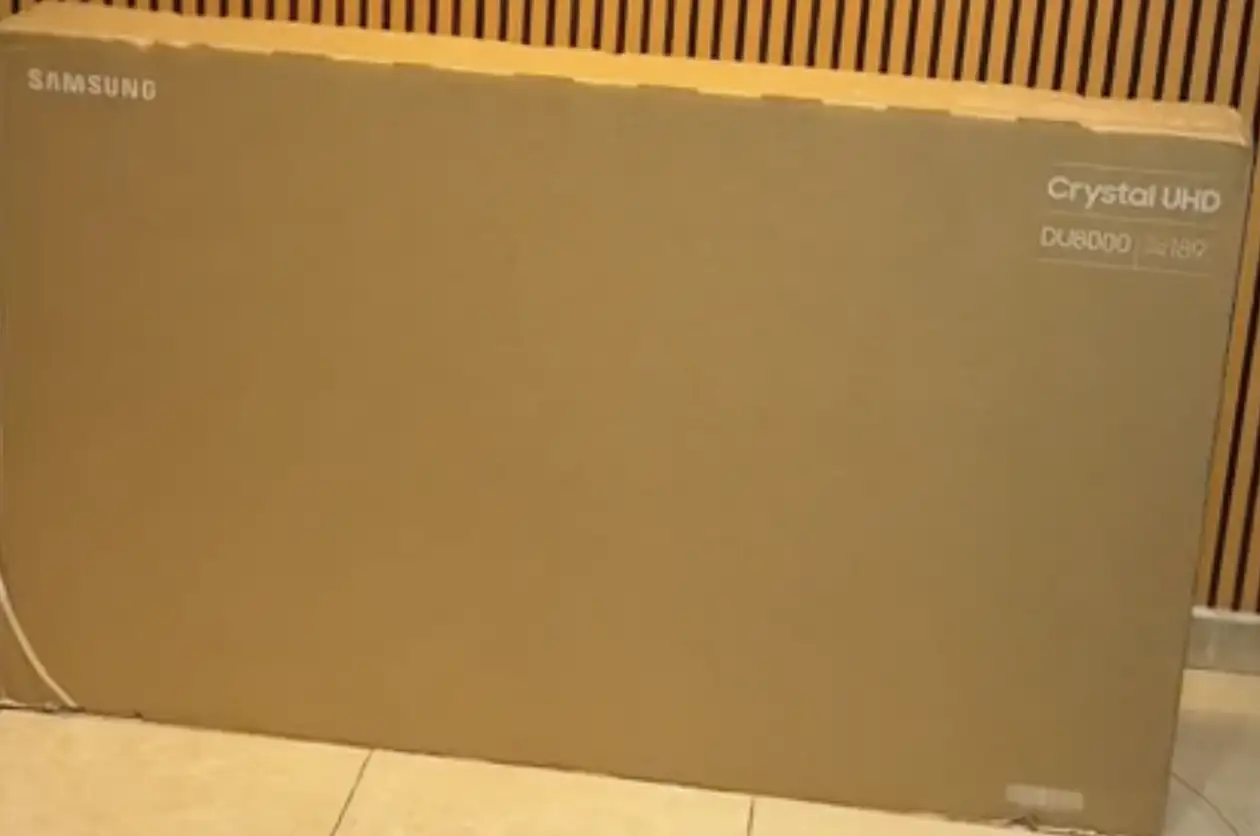 Samsung 75DU8005 - TV LED 75" (190 cm) - 4K UHD Smart TV - 3xHDMI - WiFi